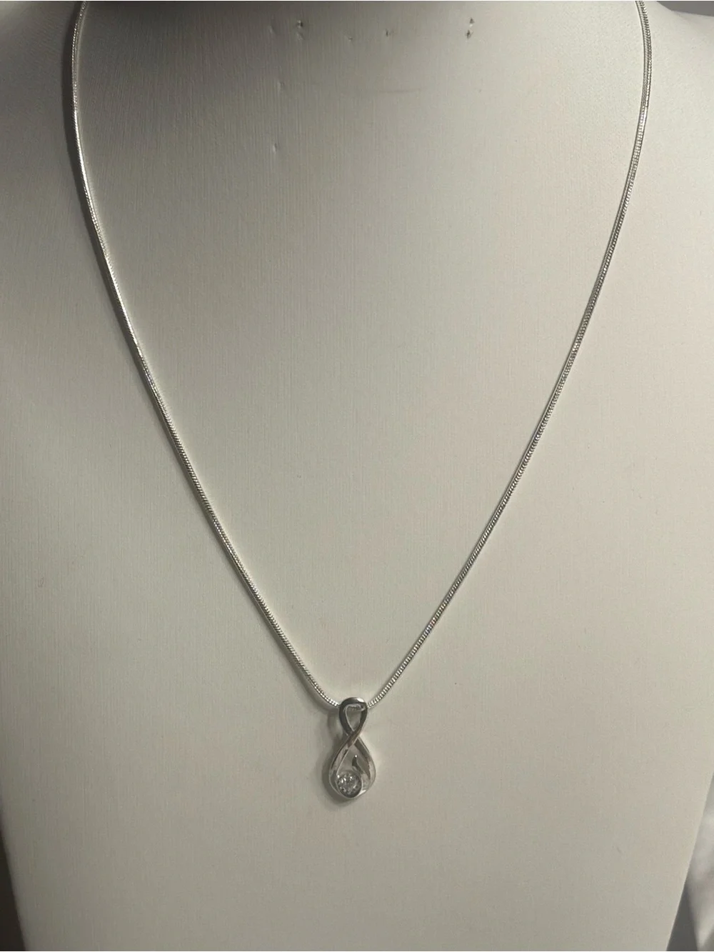 Kohl’s 925 Sterling Silver Infinity Pendant Necklace W/ lab diamonds.